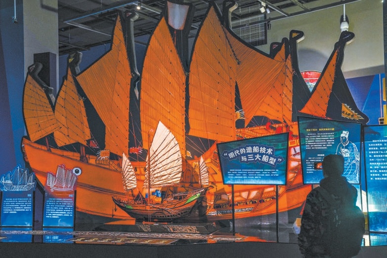 展覽現場展陳的明代航海船模型。 展覽現場展陳的明代航海船模型。