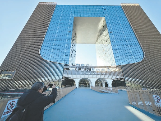 圖為蘋果園綜合交通樞紐外景。 圖為蘋果園綜合交通樞紐外景。