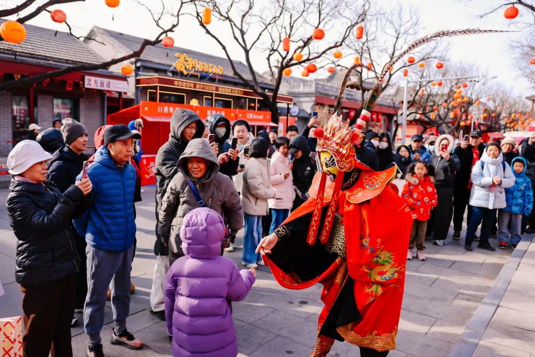 大年初一、初二累計遊客破十萬!2026宛平新春戲曲梨園廟會年味足 大年初一、初二累計遊客破十萬!2026宛平新春戲曲梨園廟會年味足