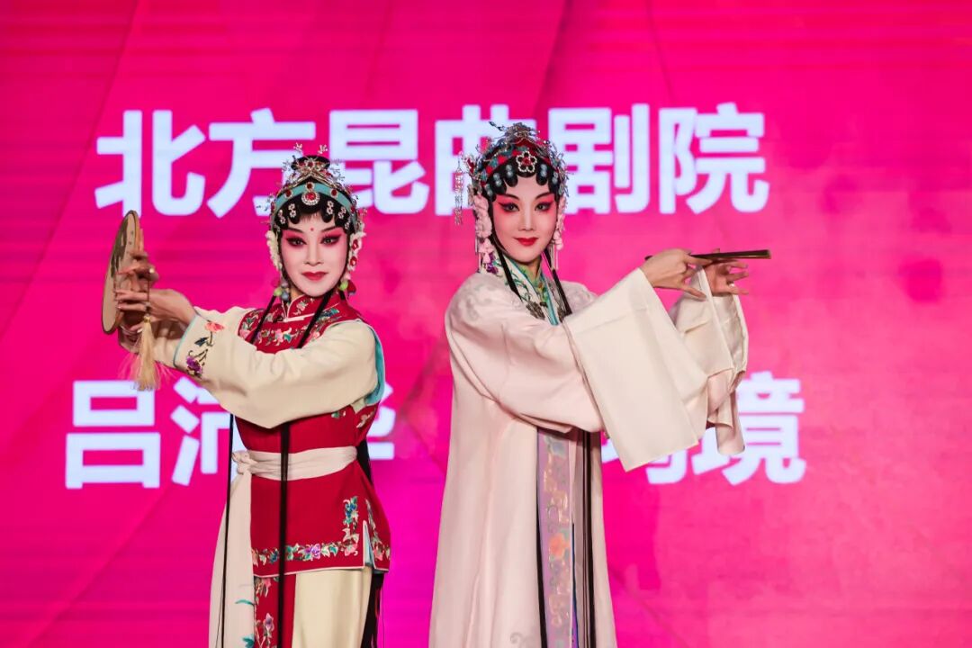 大年初一、初二累計遊客破十萬!2026宛平新春戲曲梨園廟會年味足 大年初一、初二累計遊客破十萬!2026宛平新春戲曲梨園廟會年味足