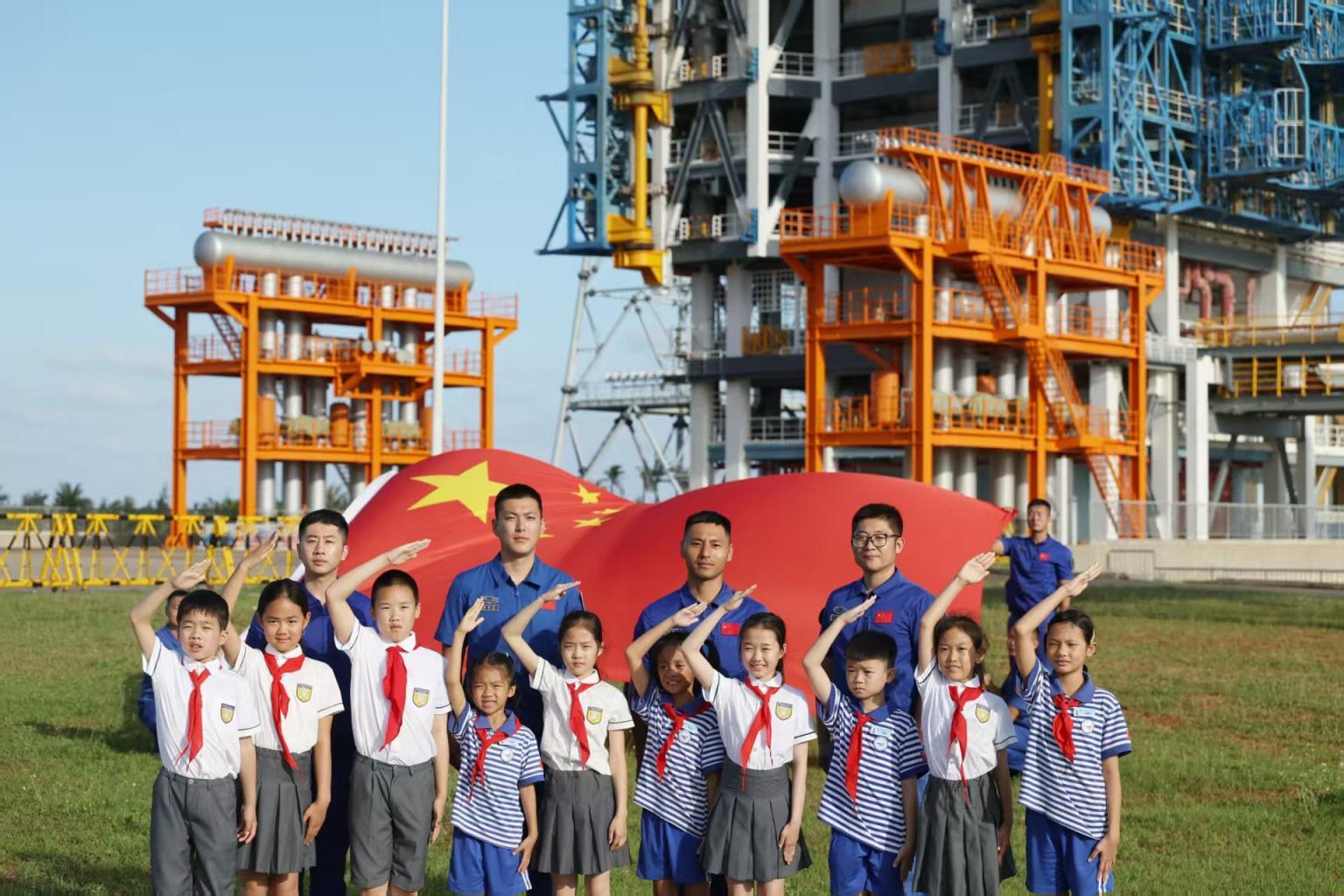 黃城根小學附屬實驗分校與三沙永興學校共赴文昌航太基地開展愛國主義教育活動 黃城根小學附屬實驗分校與三沙永興學校共赴文昌航太基地開展愛國主義教育活動