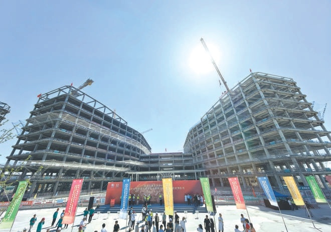 昨天,北京兒童醫院亦莊新院區建設項目主體結構全面封頂。 昨天,北京兒童醫院亦莊新院區建設項目主體結構全面封頂。