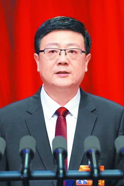 陳吉寧同志作政府工作報告。