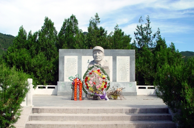 白乙化烈士紀念碑