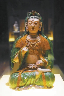 門頭溝龍泉務窯遺址出土的遼代三彩菩薩像 門頭溝龍泉務窯遺址出土的遼代三彩菩薩像