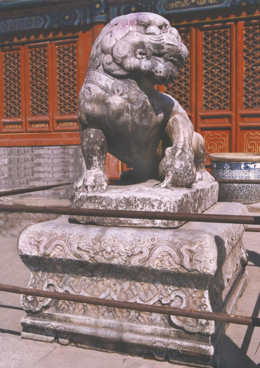 大覺寶殿前的雄獅