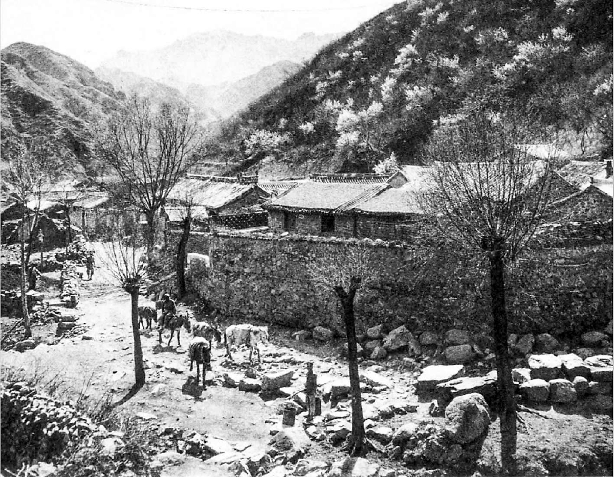 唐納德·曼尼鏡頭中的青龍橋村。拍攝于20世紀20年代。