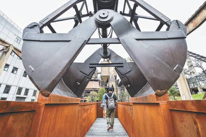 首鋼園金安橋片區中心地帶打造為工業遺址公園,成為首鋼園內尚未被遊客熟知的小眾“寶藏”打卡地。 首鋼園金安橋片區中心地帶打造為工業遺址公園,成為首鋼園內尚未被遊客熟知的小眾“寶藏”打卡地。