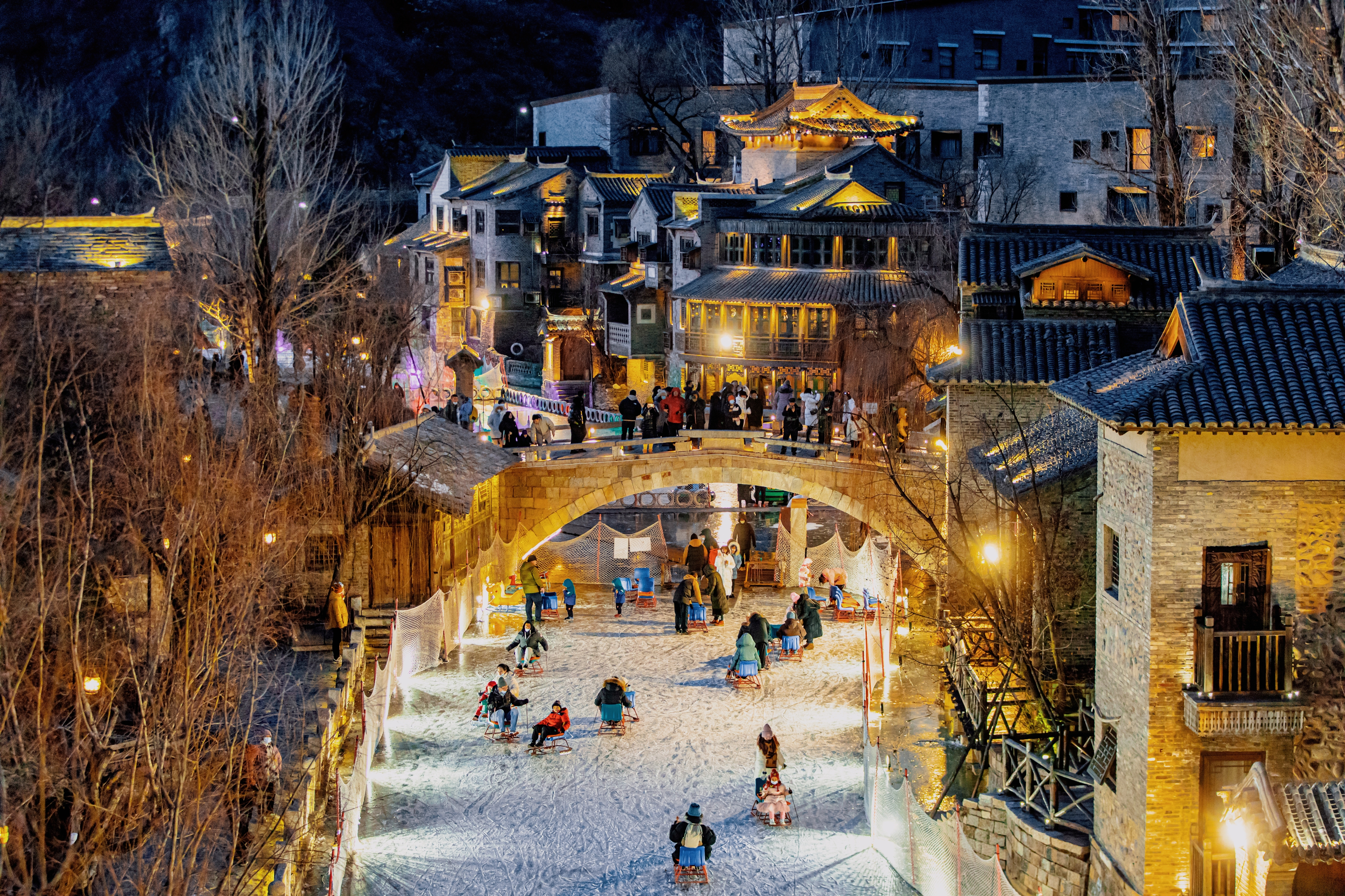 戲冰嬉雪,過親子童趣年 戲冰嬉雪,過親子童趣年