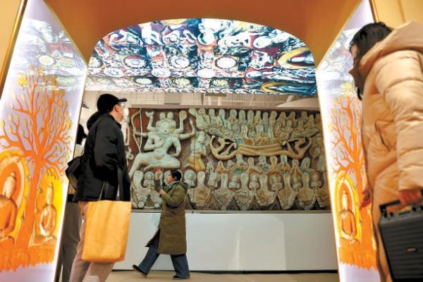 首屆北京藝術雙年展上，觀眾可以借助數字技術一覽昔日雲岡石窟的壯美。