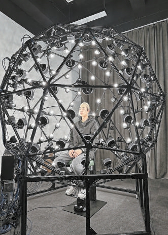 元客方舟的光場建模系統,可自動智慧計算高精度毛孔級人臉模型。 元客方舟的光場建模系統,可自動智慧計算高精度毛孔級人臉模型。