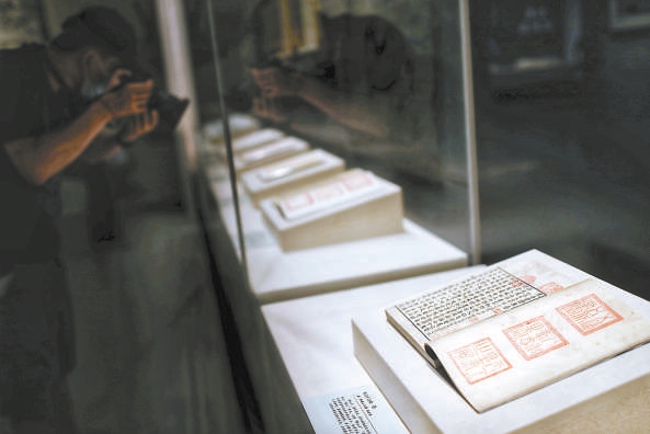 “天祿琳瑯”邀觀眾當古籍醫生 “天祿琳瑯”邀觀眾當古籍醫生