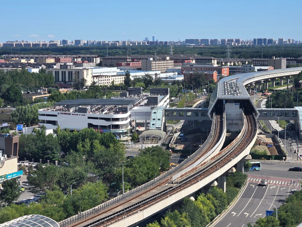 地鐵沙河站及“沙河E站”非機動車停車樓。 地鐵沙河站及“沙河E站”非機動車停車樓。