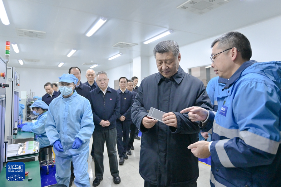 3月18日至21日,中共中央總書記、國家主席、中央軍委主席習近平在湖南考察。這是18日下午,習近平在中德合資企業巴斯夫杉杉電池材料有限公司考察。 3月18日至21日,中共中央總書記、國家主席、中央軍委主席習近平在湖南考察。這是18日下午,習近平在中德合資企業巴斯夫杉杉電池材料有限公司考察。