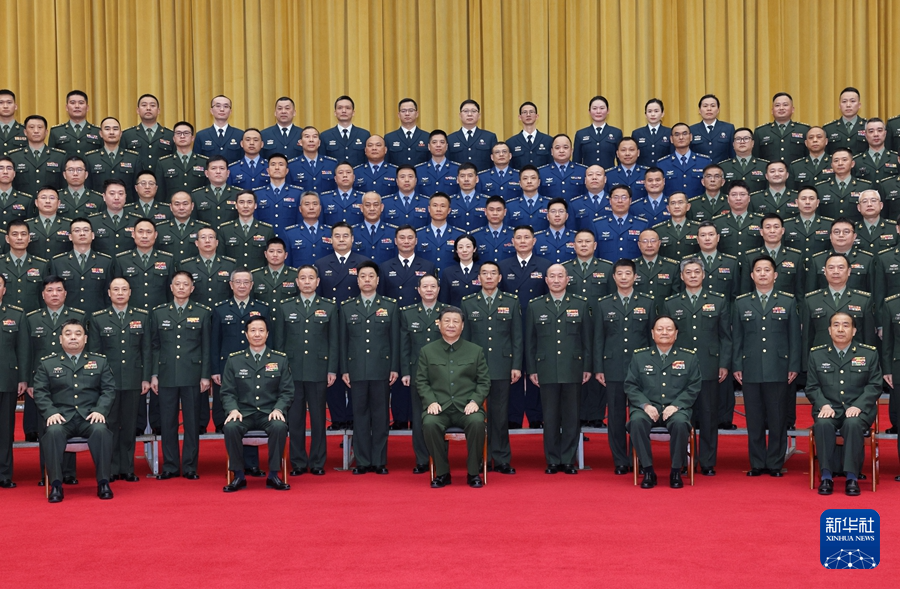 3月18日至21日,中共中央總書記、國家主席、中央軍委主席習近平在湖南考察。這是20日上午,習近平在長沙親切接見駐長沙部隊上校以上領導幹部,代表黨中央和中央軍委向駐長沙部隊全體官兵致以誠摯問候。 3月18日至21日,中共中央總書記、國家主席、中央軍委主席習近平在湖南考察。這是20日上午,習近平在長沙親切接見駐長沙部隊上校以上領導幹部,代表黨中央和中央軍委向駐長沙部隊全體官兵致以誠摯問候。