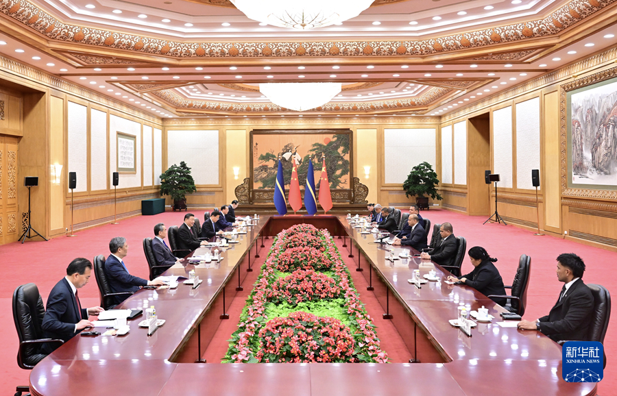 3月25日下午，國家主席習近平在北京人民大會堂同來華進行國事訪問的諾魯總統阿迪昂舉行會談。