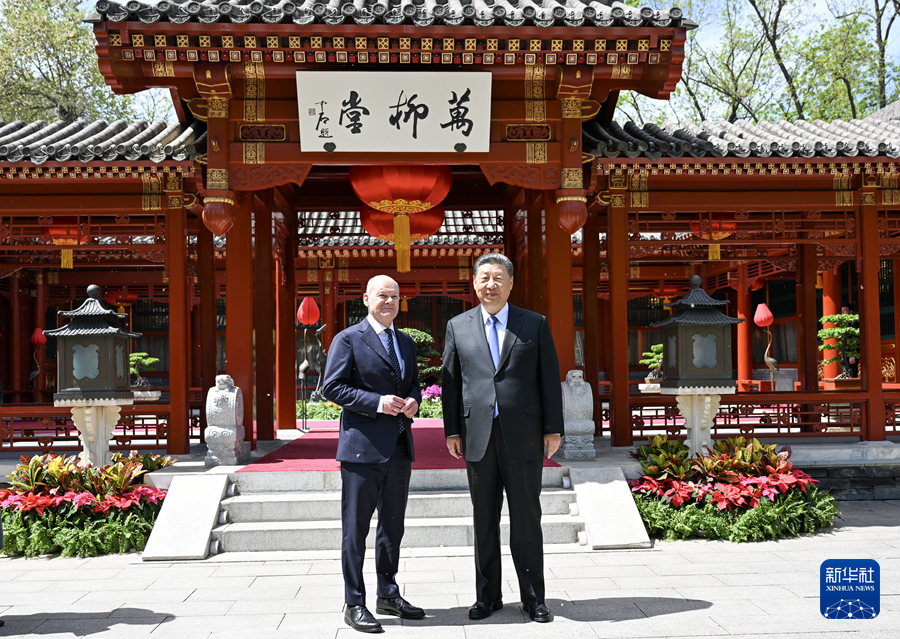 4月16日上午，國家主席習近平在北京釣魚臺國賓館會見德國總理朔爾茨。這是習近平同朔爾茨合影。