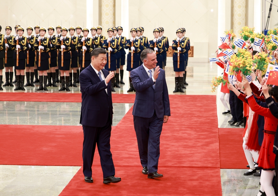 2月3日上午,國家主席習近平在北京人民大會堂同來華進行國事訪問的烏拉圭總統奧爾西舉行會談。這是會談前,習近平在人民大會堂北大廳為奧爾西舉行歡迎儀式。 2月3日上午,國家主席習近平在北京人民大會堂同來華進行國事訪問的烏拉圭總統奧爾西舉行會談。這是會談前,習近平在人民大會堂北大廳為奧爾西舉行歡迎儀式。