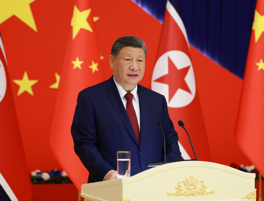當地時間6月8日晚,中共中央總書記、國家主席習近平和夫人彭麗媛在平壤木蘭館出席朝鮮勞動黨總書記、國務委員長金正恩舉行的歡迎宴會。這是習近平發表致辭。 當地時間6月8日晚,中共中央總書記、國家主席習近平和夫人彭麗媛在平壤木蘭館出席朝鮮勞動黨總書記、國務委員長金正恩舉行的歡迎宴會。這是習近平發表致辭。