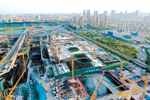 6月25日上午,副中心站樞紐項目主站房西區主體結構封頂。 6月25日上午,副中心站樞紐項目主站房西區主體結構封頂。