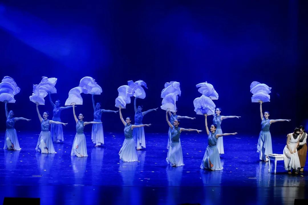 群舞《舞臺的顏色》 群舞《舞臺的顏色》