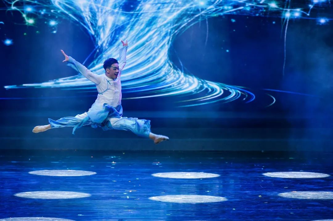 獨舞《春天來了》 獨舞《春天來了》