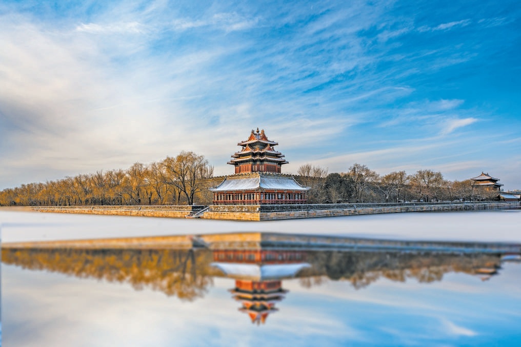 雪後京城天朗氣清,故宮角樓愈顯秀麗。 雪後京城天朗氣清,故宮角樓愈顯秀麗。