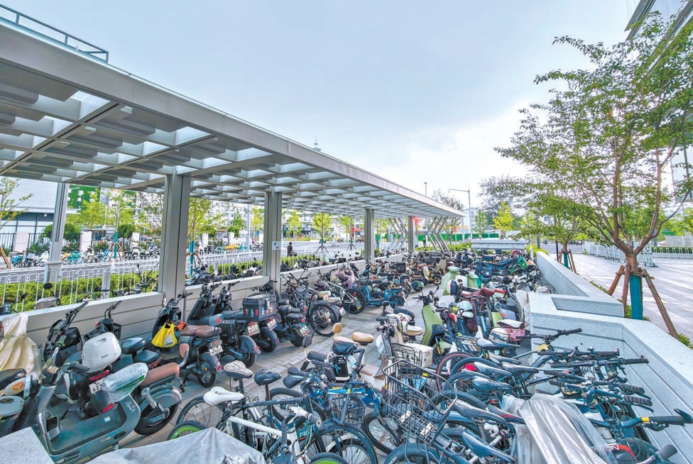 字節跳動大樓周邊增設非機動車停放區,道路通行效率顯著提升。 字節跳動大樓周邊增設非機動車停放區,道路通行效率顯著提升。