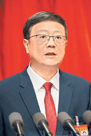 陳吉寧同志作政府工作報告。