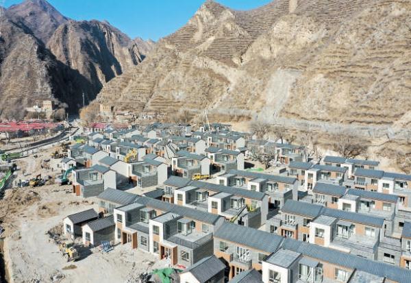 本月31日,門頭溝區齋堂鎮沿河口村全部96套新房將完成交付,鄉親們將陸續搬進新居。 本月31日,門頭溝區齋堂鎮沿河口村全部96套新房將完成交付,鄉親們將陸續搬進新居。