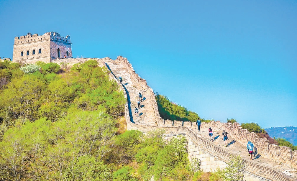 2024春季八達嶺石峽關谷環長城越野賽開賽,賽事路線途經八達嶺鎮石峽民俗村落。憑藉豐厚的人文、生態和産業優勢,石峽關谷曾多次開展具有長城文化特色的文旅項目及戶外休閒體育活動。 2024春季八達嶺石峽關谷環長城越野賽開賽,賽事路線途經八達嶺鎮石峽民俗村落。憑藉豐厚的人文、生態和産業優勢,石峽關谷曾多次開展具有長城文化特色的文旅項目及戶外休閒體育活動。