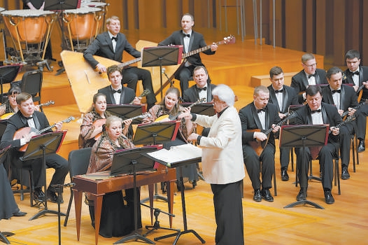 1月30日晚,俄羅斯奧西波夫國立模範民族樂團在國家大劇院為中國觀眾送上“過年好”主題音樂會。 1月30日晚,俄羅斯奧西波夫國立模範民族樂團在國家大劇院為中國觀眾送上“過年好”主題音樂會。