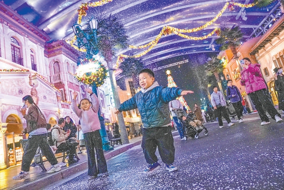 游客在環球影城暢快游玩。 游客在環球影城暢快游玩。