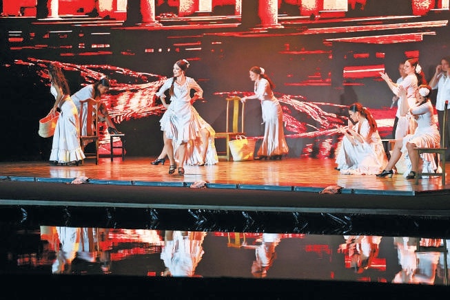 隨着亮馬河國際風情水岸實現18公里濱水綠道全線貫通,這裡逐漸成為中外人文交流、民間交往的城市會客廳。圖為2025亮馬河國際藝術季開幕。 隨着亮馬河國際風情水岸實現18公里濱水綠道全線貫通,這裡逐漸成為中外人文交流、民間交往的城市會客廳。圖為2025亮馬河國際藝術季開幕。