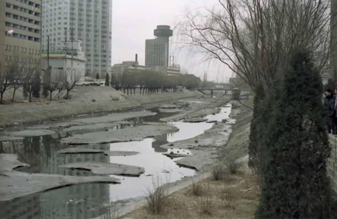 亮馬河(崑崙大廈段)治理前 亮馬河(崑崙大廈段)治理前