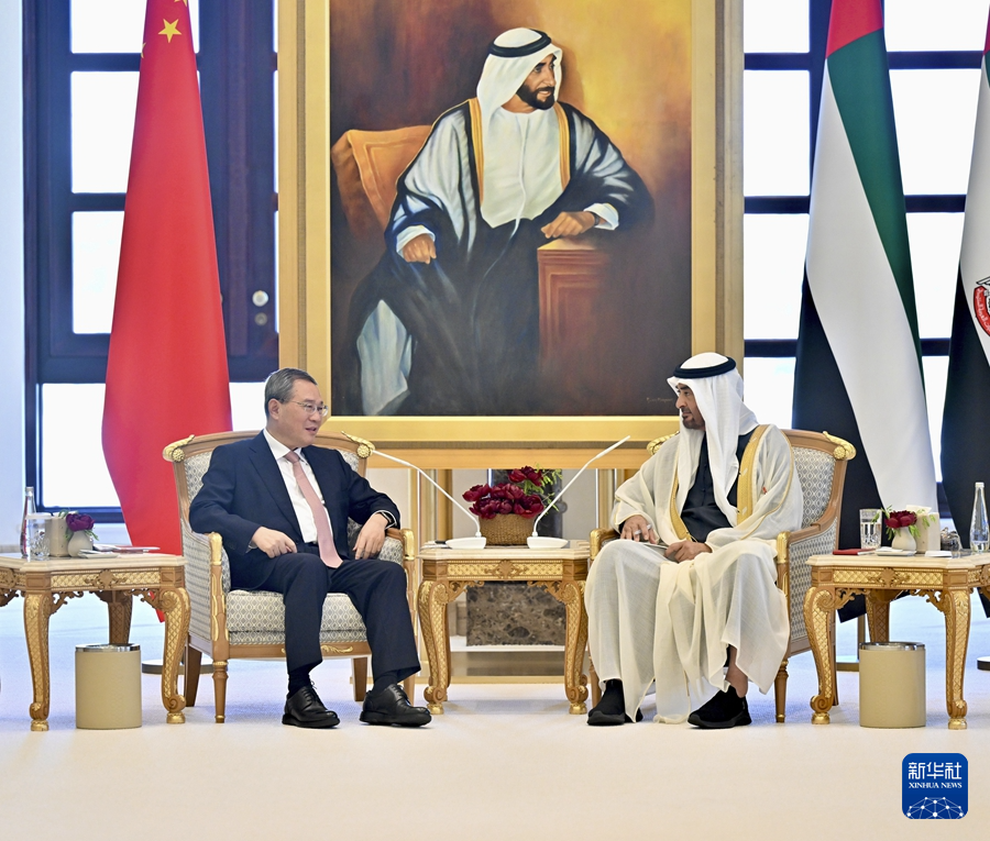 當地時間9月12日上午,國務院總理李強在阿布扎比祖國宮會見阿聯酋總統穆罕默德。 當地時間9月12日上午,國務院總理李強在阿布扎比祖國宮會見阿聯酋總統穆罕默德。