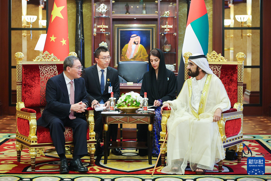 當地時間9月12日下午,國務院總理李強在迪拜扎比爾宮同阿聯酋副總統兼總理穆罕默德舉行會談。 當地時間9月12日下午,國務院總理李強在迪拜扎比爾宮同阿聯酋副總統兼總理穆罕默德舉行會談。