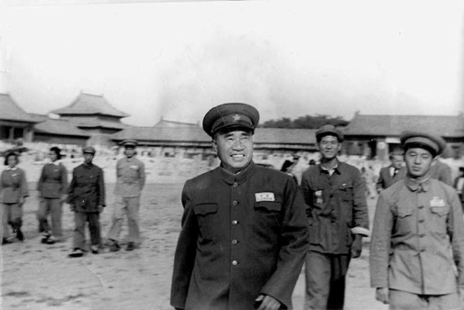 中国人民解放军总司令朱德参观故宫（1949年4月19日）