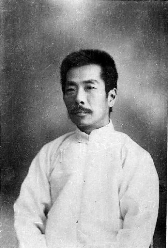 1925年鲁迅摄于北京