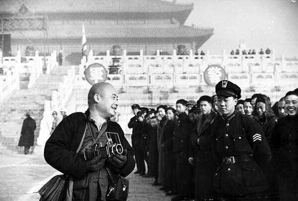 出现在1948年12月11日新兵入营仪式上的“佛爷”。