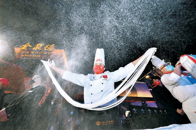 全国消费促进月·北京消费季启动活动在北京环球城市大道举办。（蔡代征 摄）