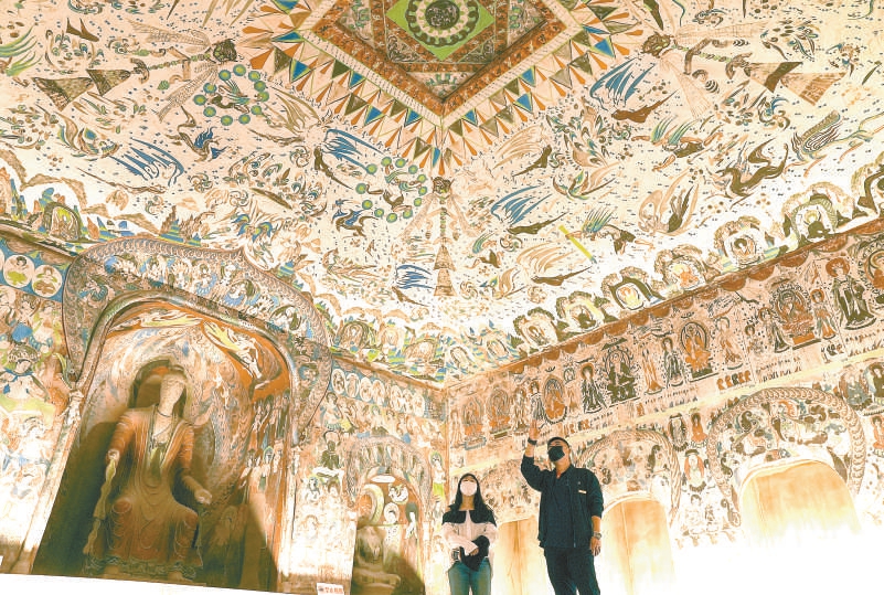 国家对外文化贸易基地（北京）仲夏艺术季日前开幕，推出八大艺术展览。其中的《丝绸之路上的敦煌——数字敦煌展》可实景感受敦煌壁画、洞窟石佛、彩塑等文化遗产。（武亦彬 摄）