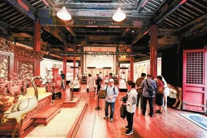 燕京八绝博物馆正式开馆，近十个主展厅内展示了400余件燕京八绝传世精品。.png