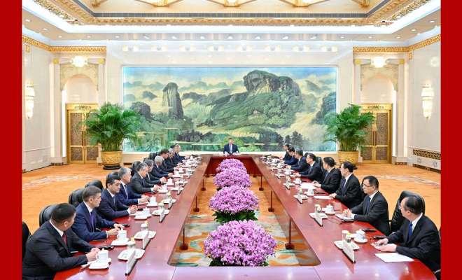 習近平集體會見上海合作組織成員國外長理事會會議外方代表團團長