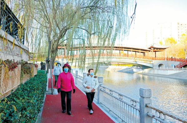 位于西南二环的“西城区滨水健走步道”成为广大市民健身休闲的好去处。