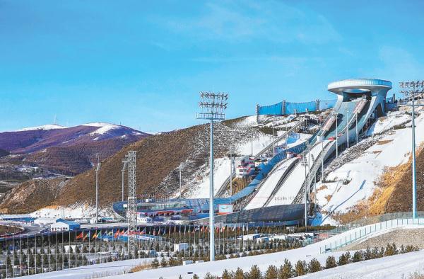 后冬奥时代，国家跳台滑雪中心完成了内外照明、座椅、音响等设施的建设改造，满足会议、会展、庆典等业态需求。