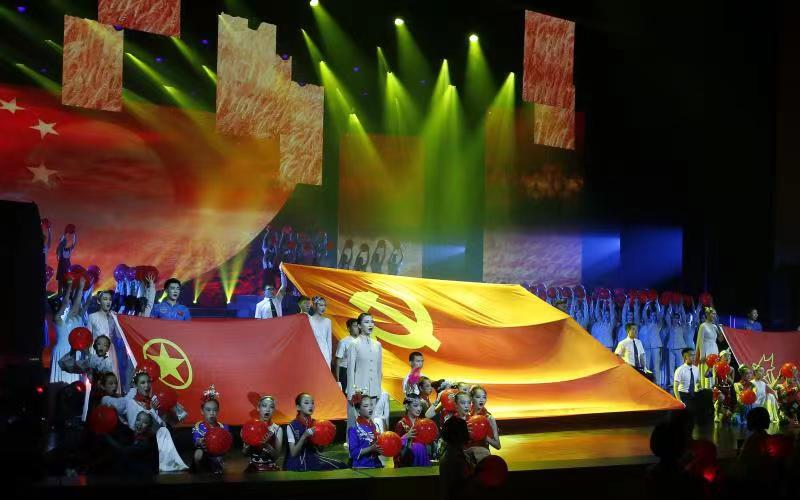 《在灿烂阳光下》首都教育系统庆祝中国共产党成立100周年主题教育活动隆重举行