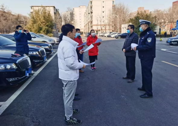 海淀學院路街道檢查“兩會代表、委員”用車並簽訂交通安全責任書