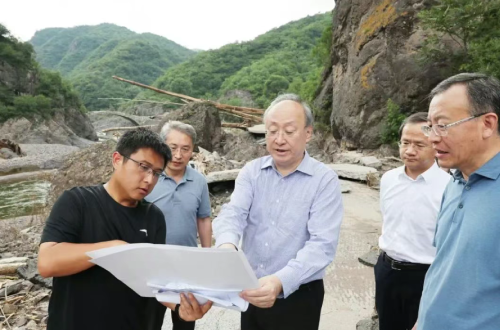 尹力調度並到延慶區檢查防汛救災和恢復重建工作時強調 儘快恢復受災地區生産生活秩序 堅決打贏防汛救災和恢復重建攻堅戰 殷勇游鈞一同調度檢查