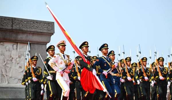 國旗護衛隊在行進中